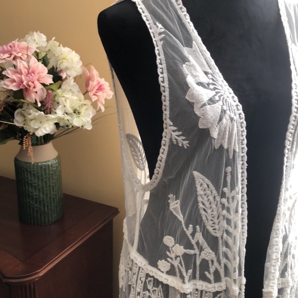 Lace Vest - Picture 2 of 8
